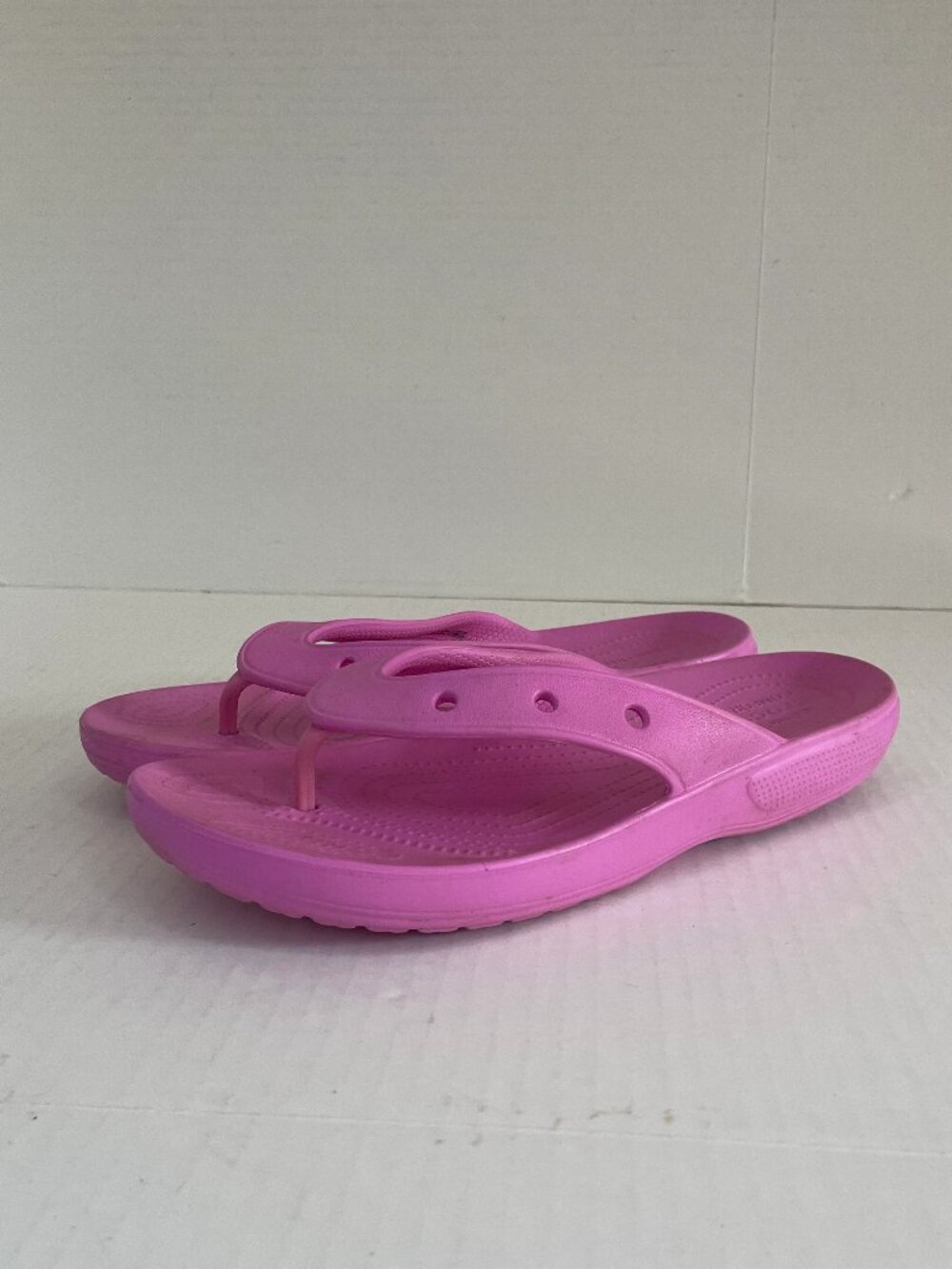 Crocs Sandals Womens Size 12 Pink Thong Flip Flops Comfort Shoes Beach Casual